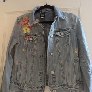 GAP Women's Floral Embroidered Jean Jacket - Light Blue